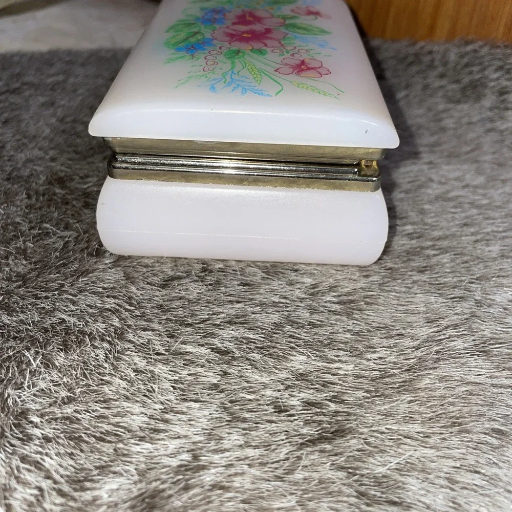 1984 Vintage Pink Lucite Acrylic Cosmetic‎ Trinket Jewelry Box with Flowers